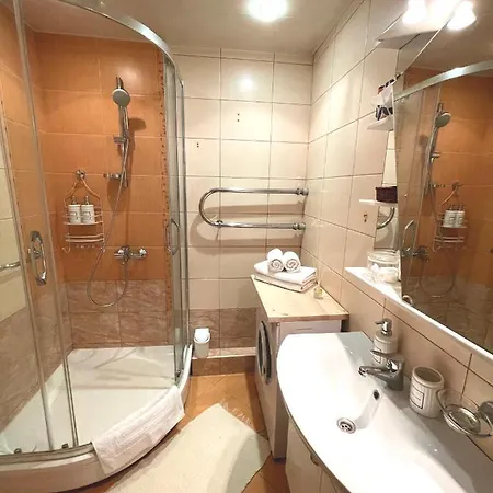Cozy Lielvardes, Free Parking, Self Check-in شقة ريغا